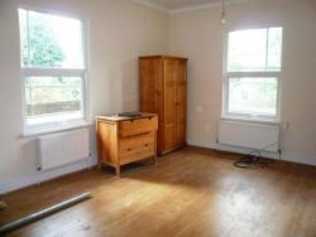 			2 Bedroom, 1 bath, 1 reception Flat			 Brondesbury Villas, QUEENS PARK